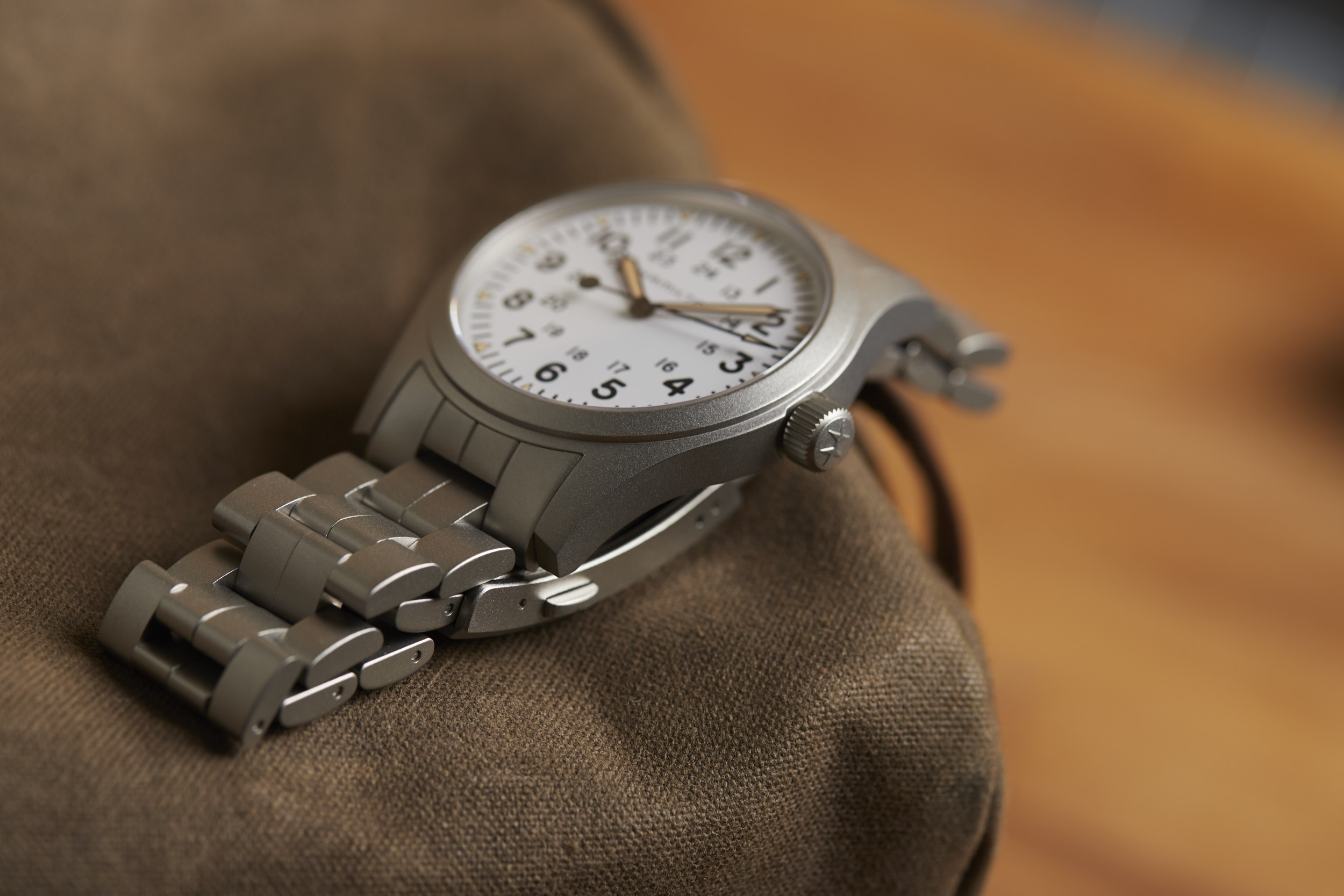hamilton khaki field mechanical winding