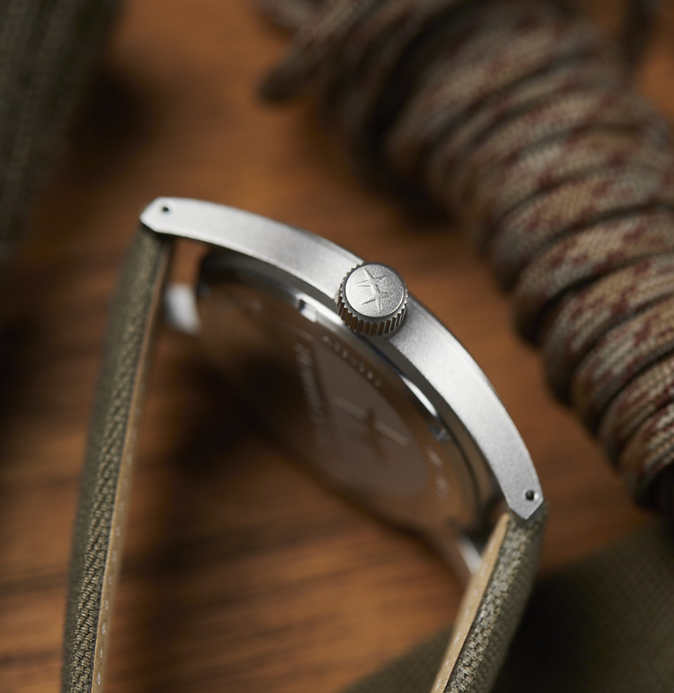 Khaki Field Mechanical Date Hand-Wound movement