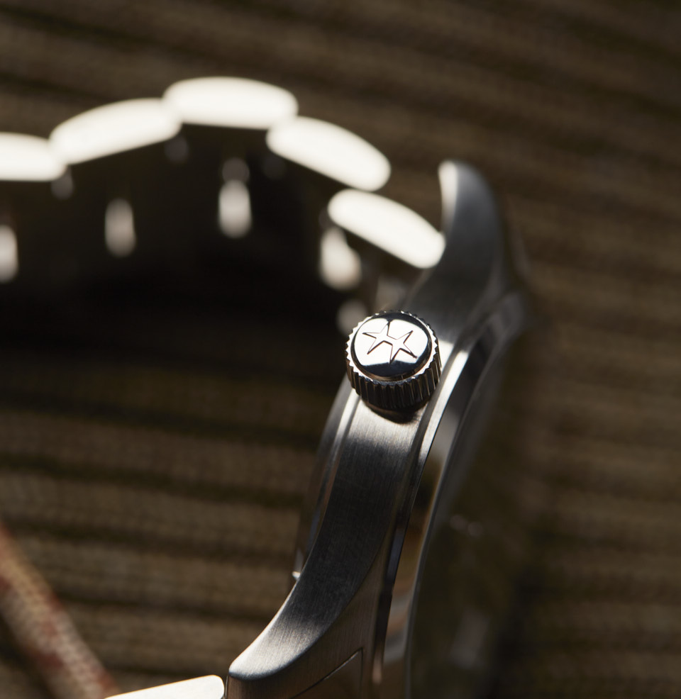 Khaki Field Auto Signed Crown