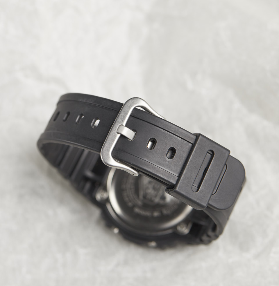 Digital 5600 Series STEEL BUCKLE WITH PLENTY OF ADJUSTMENT HOLES