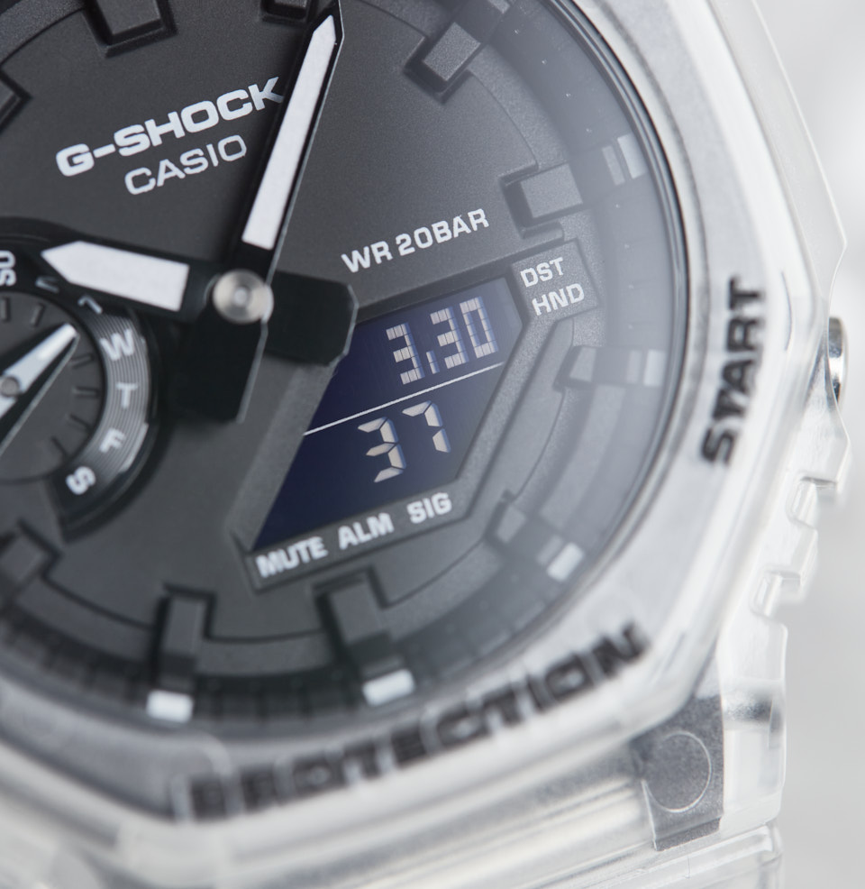 GA2100 DATE AND SECONDS DISPLAY ON AN ANGULAR SCREEN