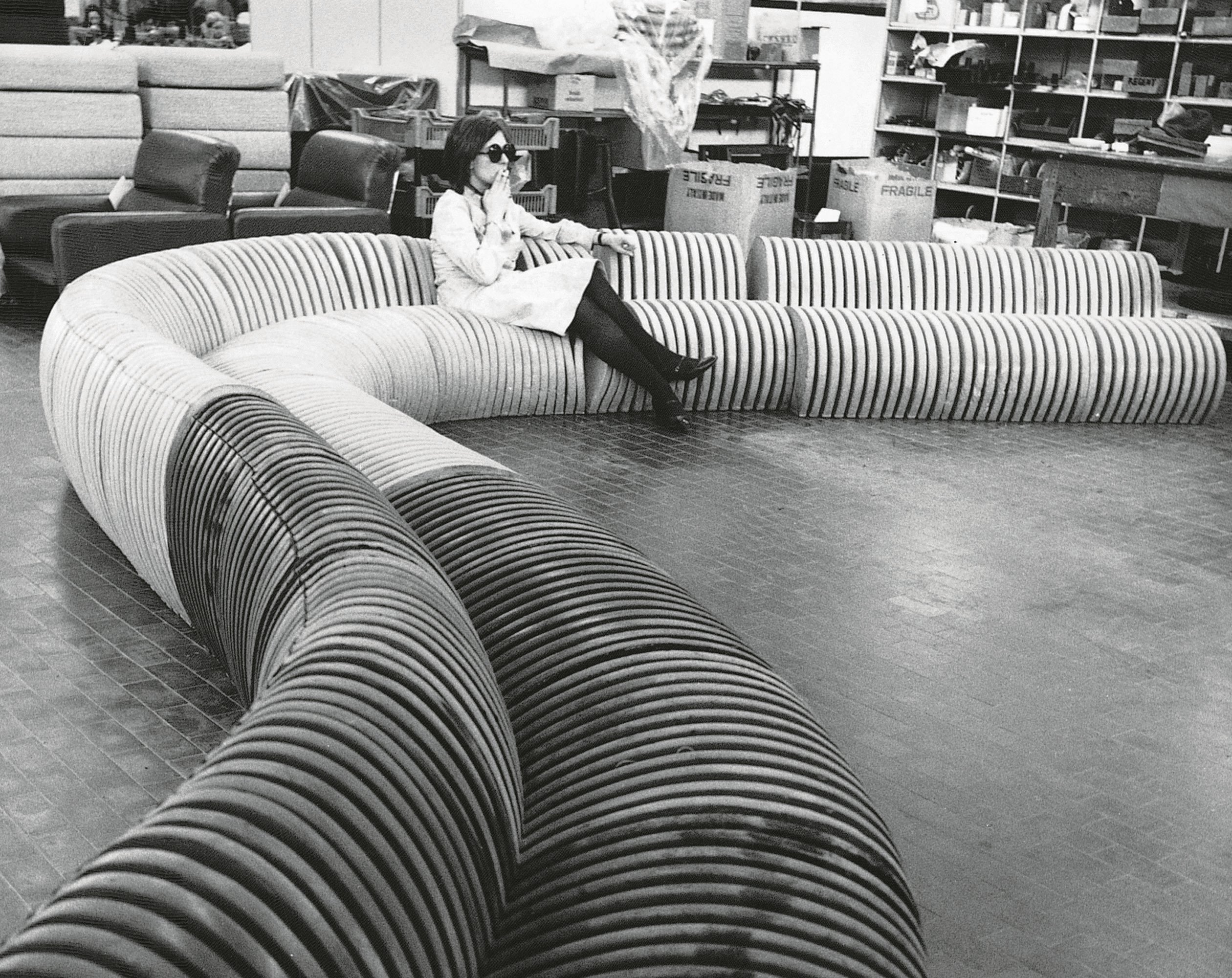 Cini Boeri's first design for Arflex was the Serpentone sofa, an idea that produced the endless sofa using new materials and an innovative manufacturing process. Launched at the Milan Furniture Fair in 1971, pieces of the orgigiinal sofa can be found in gallery collections around the world. Photo c/o Arflex. 