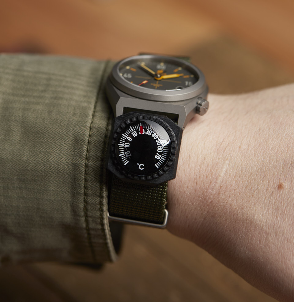 Slip-On Wrist Thermometer Fits Just Beneath Your Watch