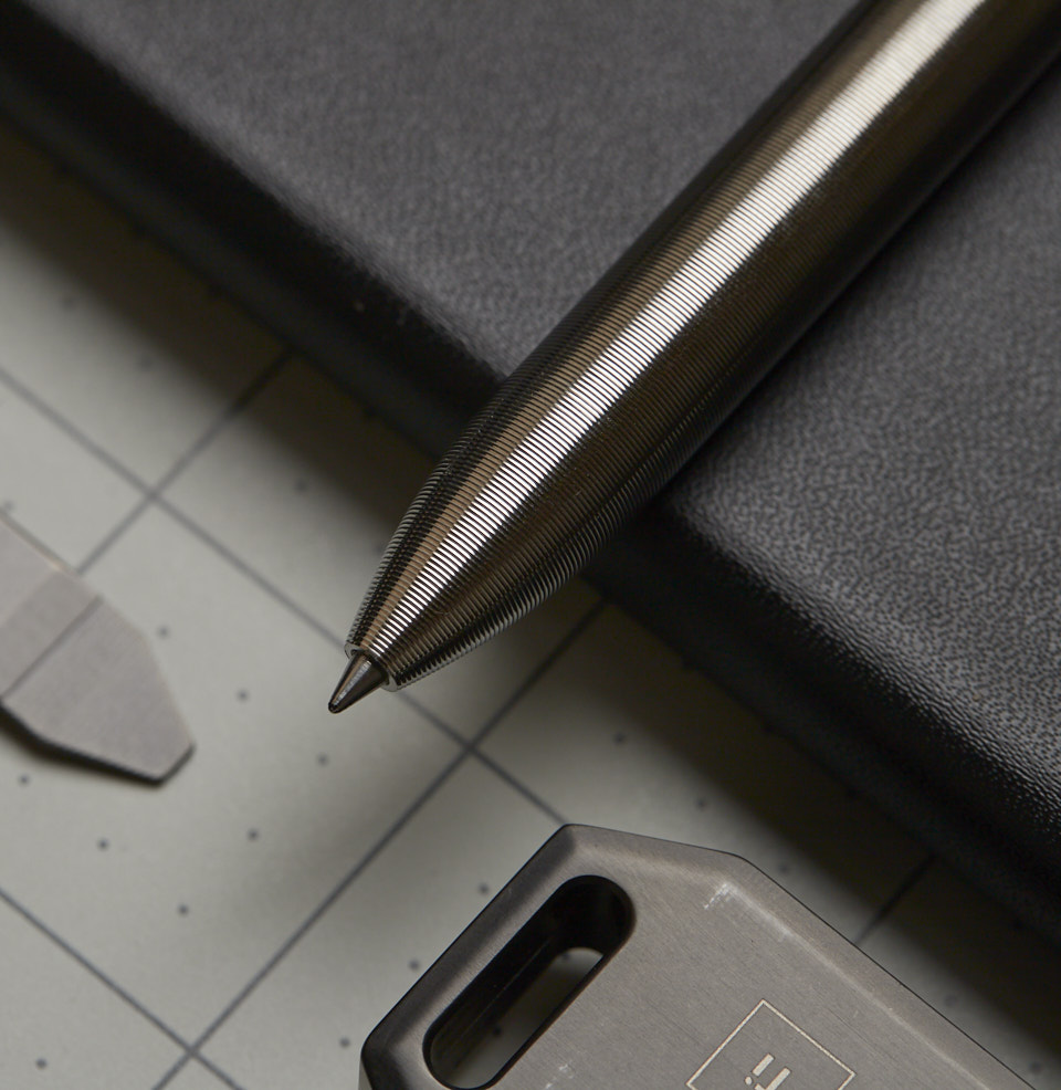 Bolt Action Pen MACHINED GROOVES FOR A SECURE GRIP