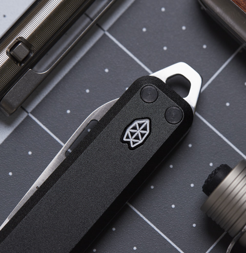 The Elko Sleek Black