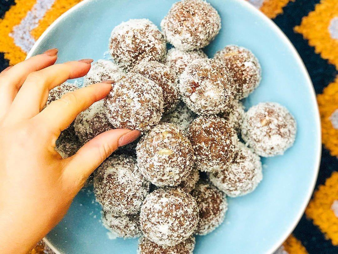 Cacao & Coconut Protein Balls