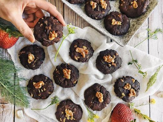 Choc Chip Walnut Cookies