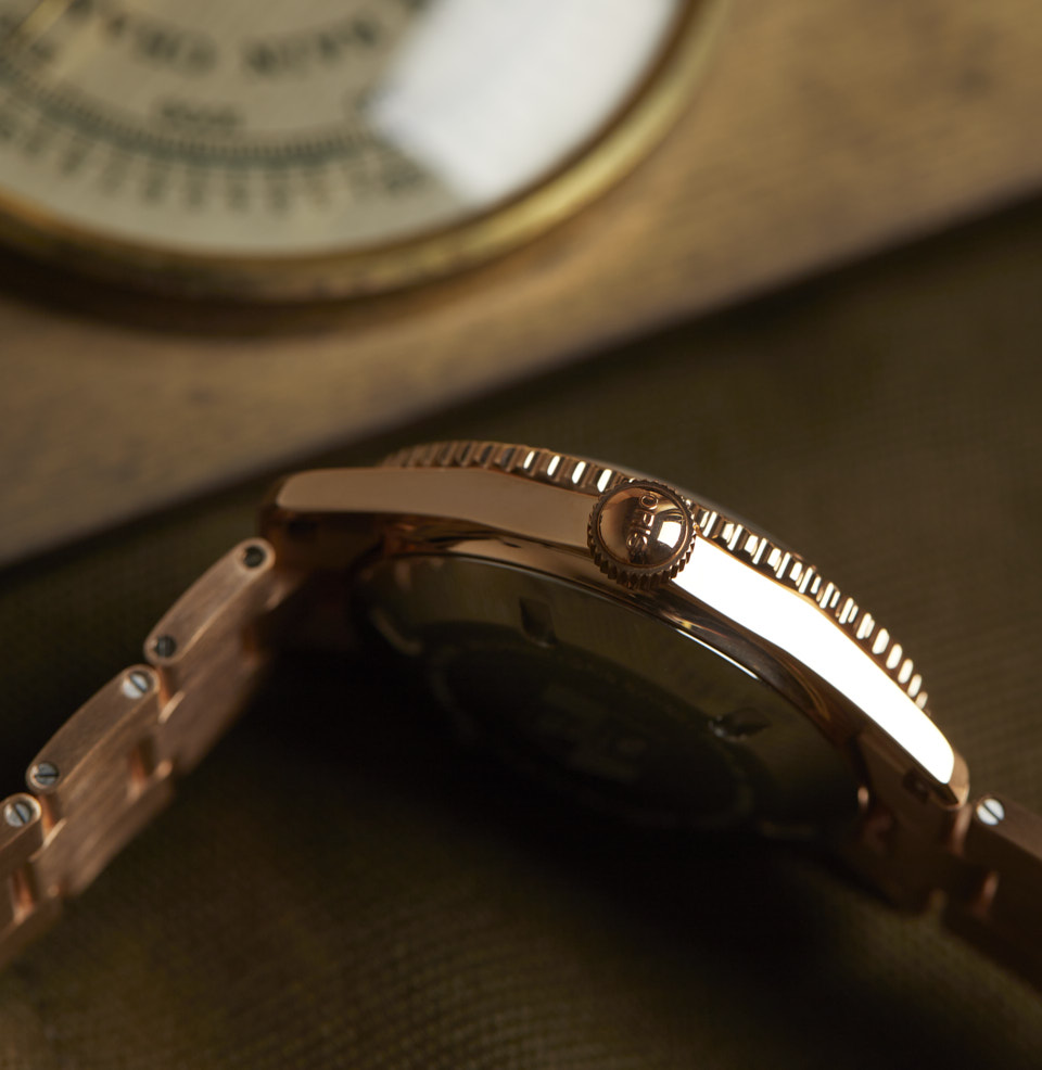 Divers Sixty-Five ‘Cotton Candy’ Screwdown crown