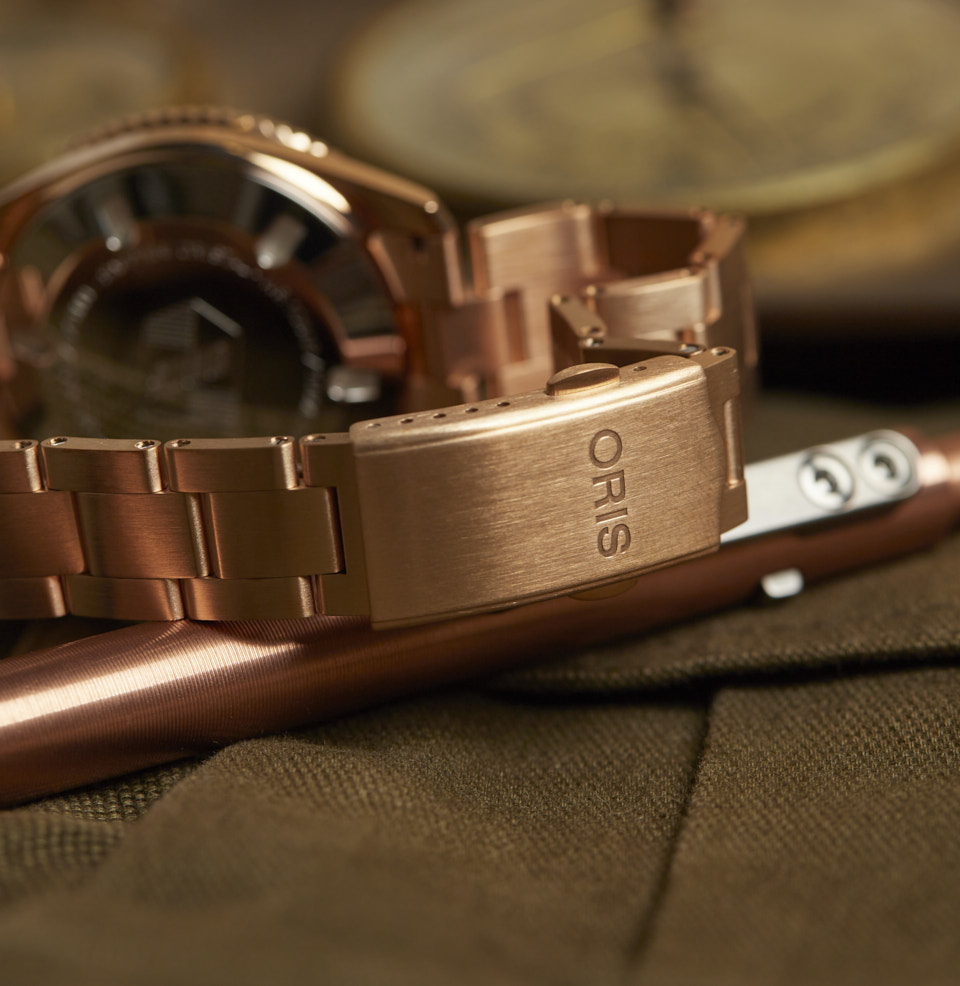 Divers Sixty-Five ‘Cotton Candy’ Secure clasp