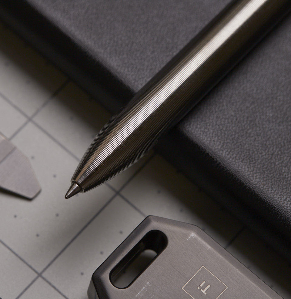 Side-Click Standard Pen MACHINED GROOVES FOR A SECURE GRIP