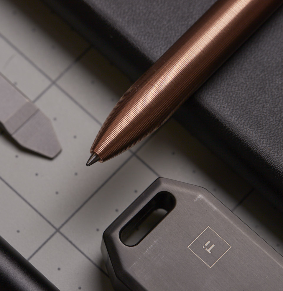Side-Click Standard Pen MACHINED GROOVES FOR A SECURE GRIP