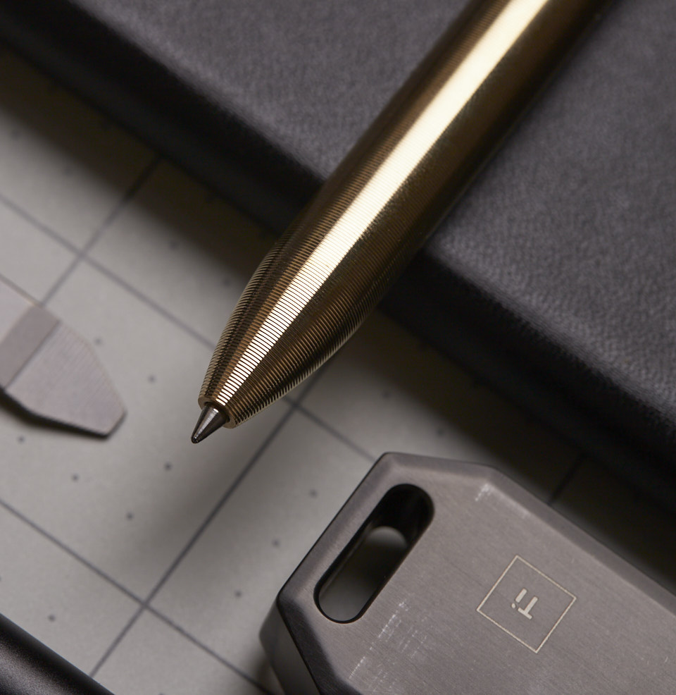 Side-Click Standard Pen MACHINED GROOVES FOR A SECURE GRIP