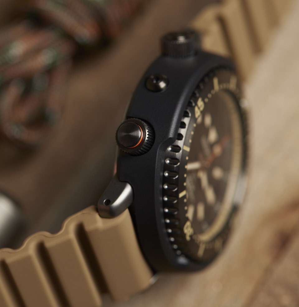 Prospex Ana-Digi Solar Diver SCREW-DOWN BUTTONS KEEP THE DIGITAL FUNCTIONS WATERTIGHT