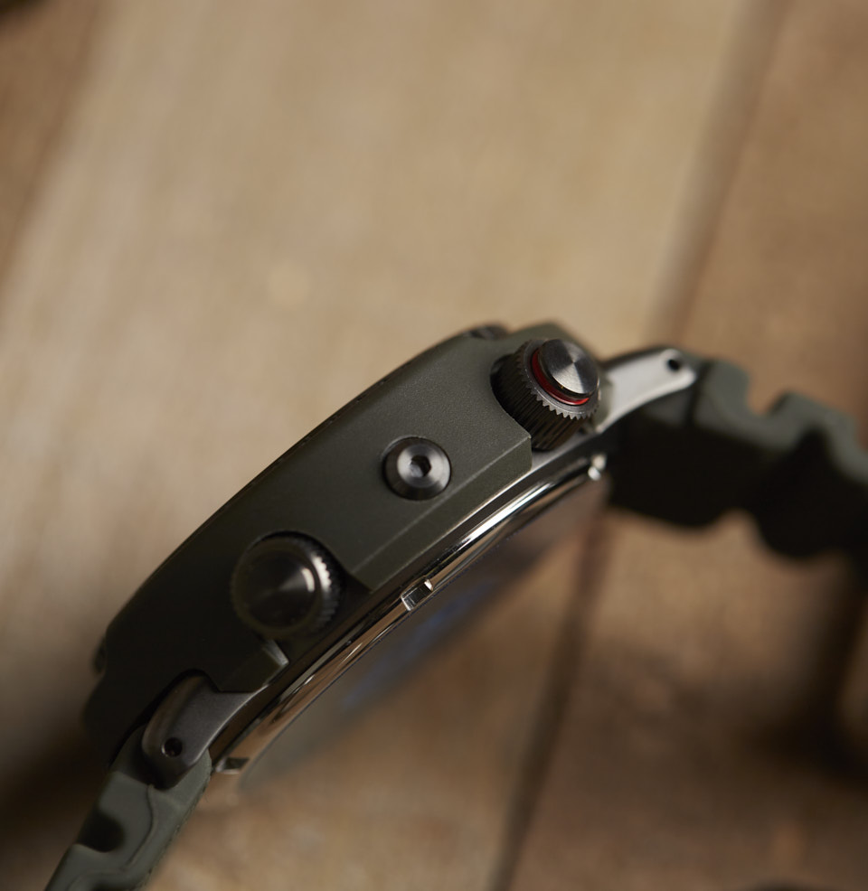 Prospex Ana-Digi Solar Diver SCREW-DOWN BUTTONS KEEP THE DIGITAL FUNCTIONS WATERTIGHT