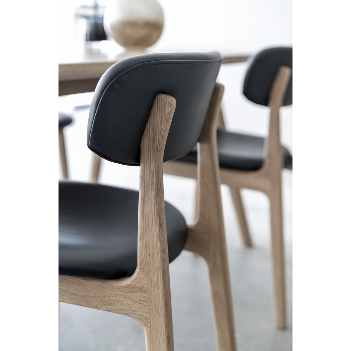 Black / Oak