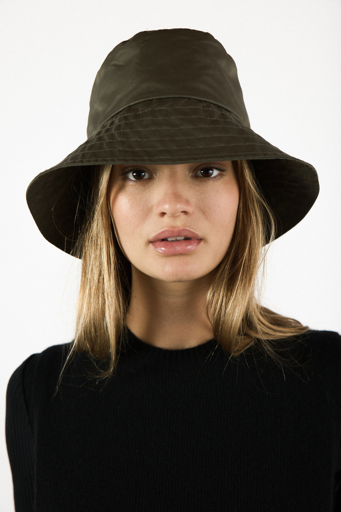 janessa leone bucket hat