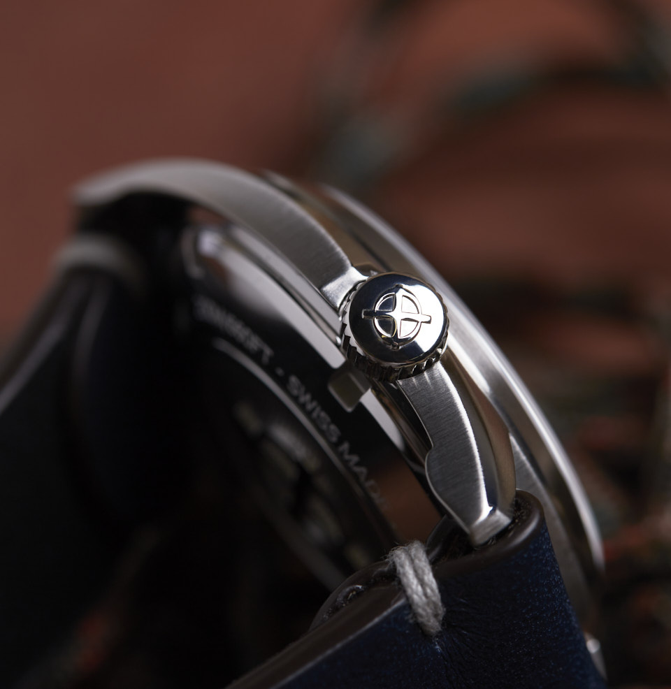 Olympos Military Worn & Wound Edition Screw-down crown