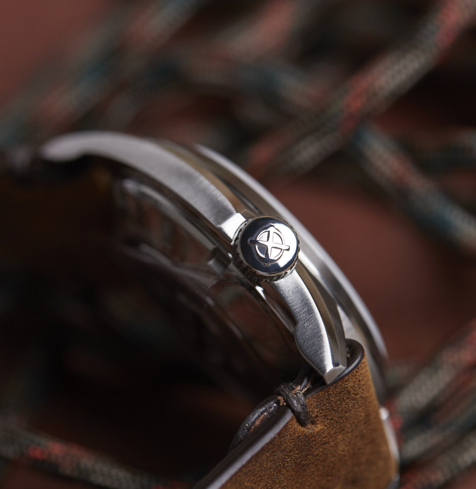 Olympos Military Worn & Wound Edition Screw-down crown