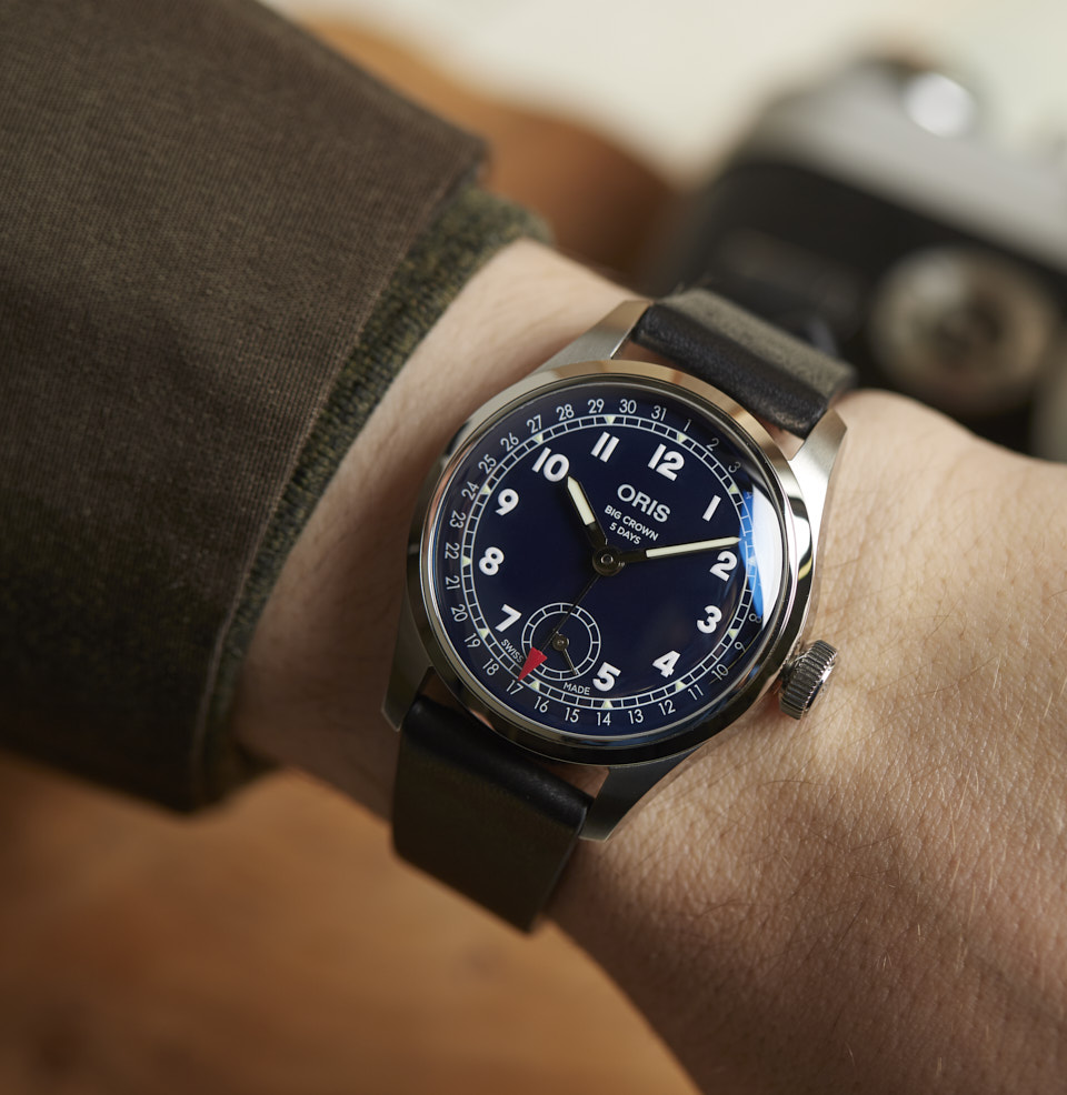 BIG CROWN POINTER DATE CALIBRE 403 38mm on a 7