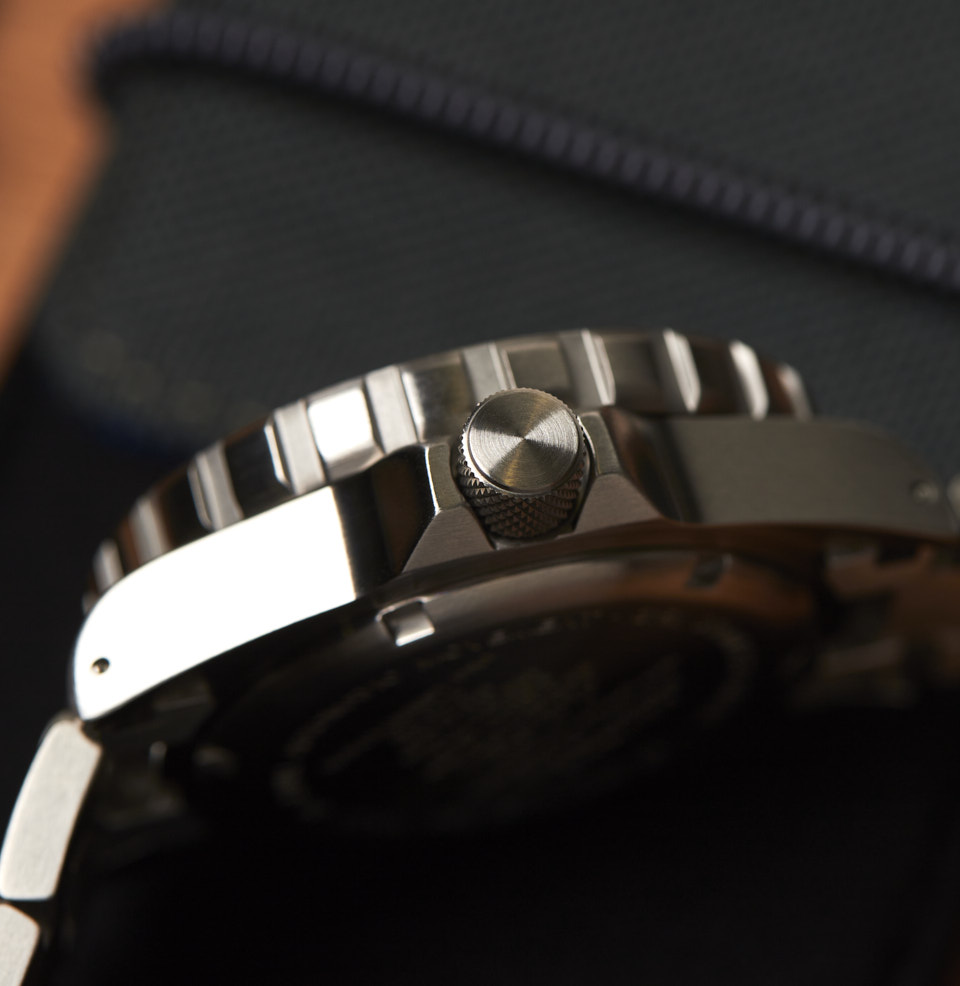 Large Diver's Automatic (GSAR Auto) Knurled Screw-Down crown