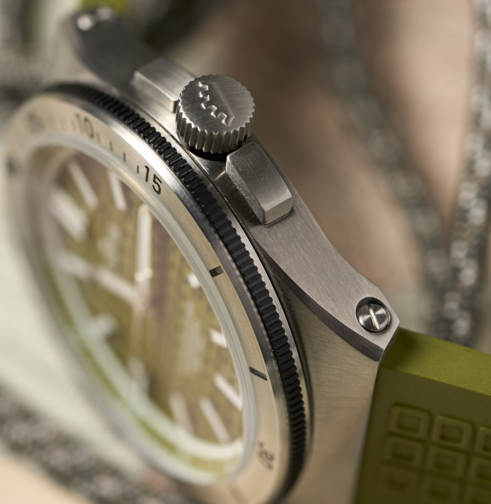 Marinemaster M-40 Beveled Edges