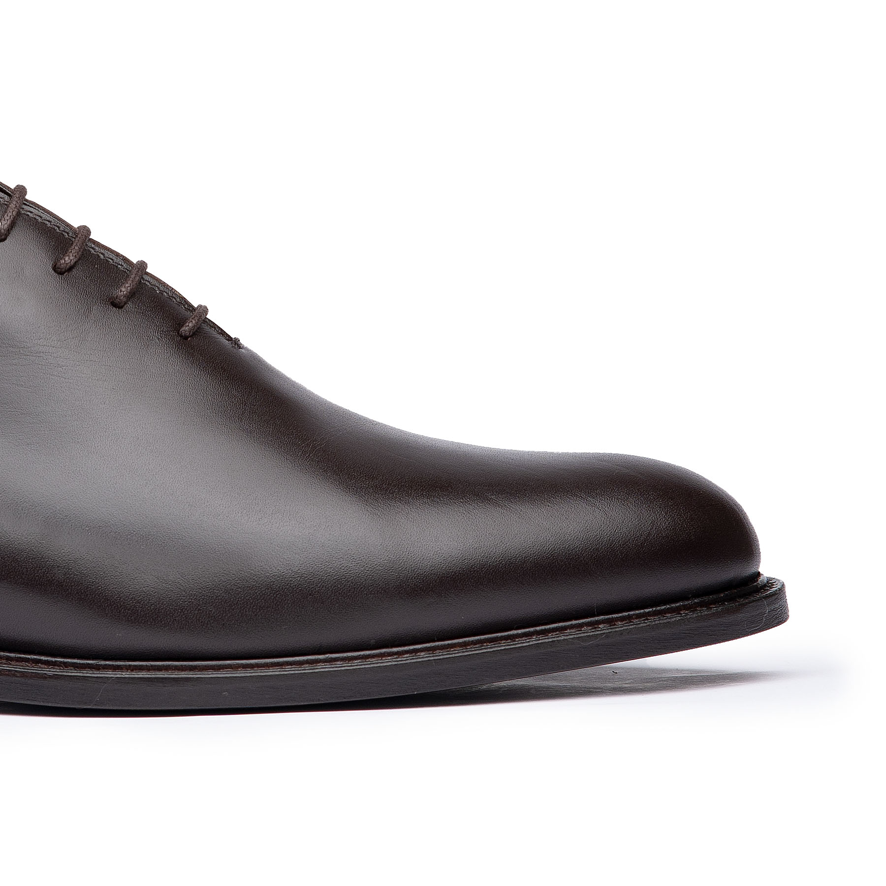 The Kingston oxford wholecut leather shoes in brown, made with premium full grain calfskin leather rich in aniline dyed brown colour.
