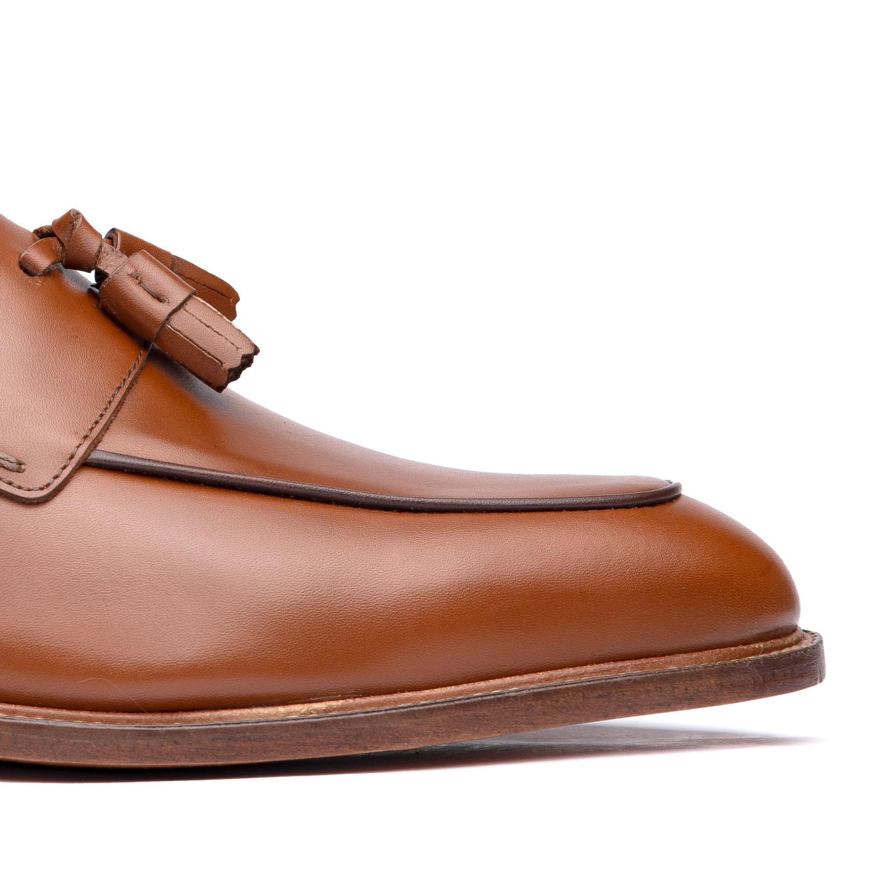The Albert tassel loafer in tan, constructed with carefully selected calfskin leather with hanging tassel on the vamp and leather welt.