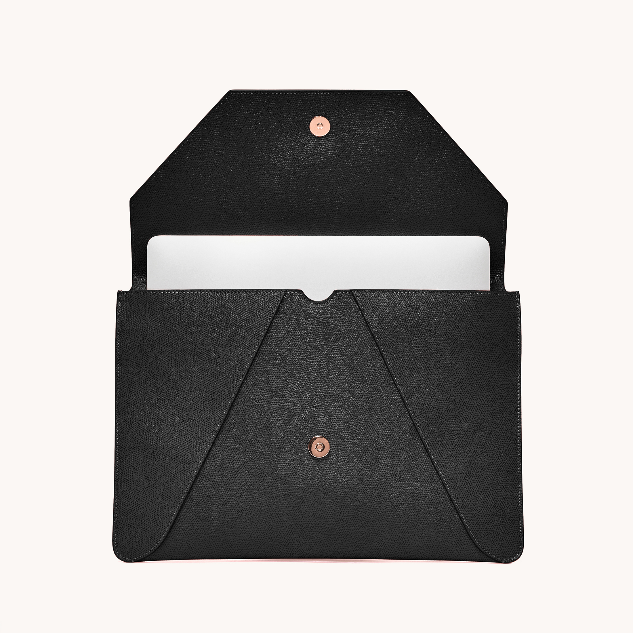 envelope laptop sleeve pebbled noir front image open sleeve with laptop inside