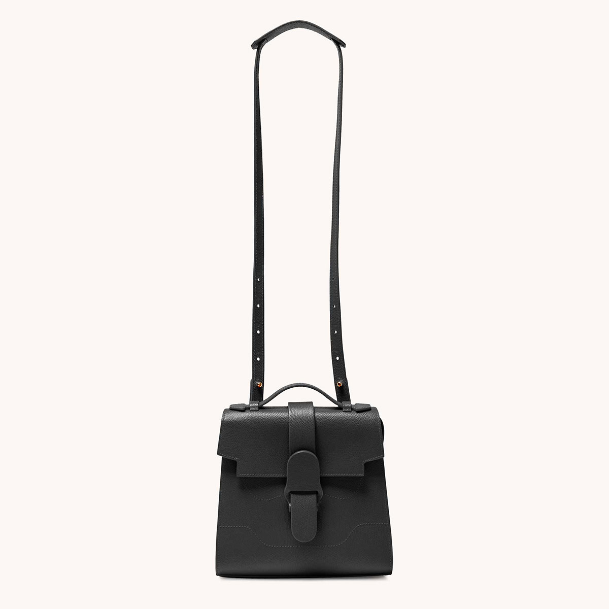 alunna bag pebbled noir front view with long strap