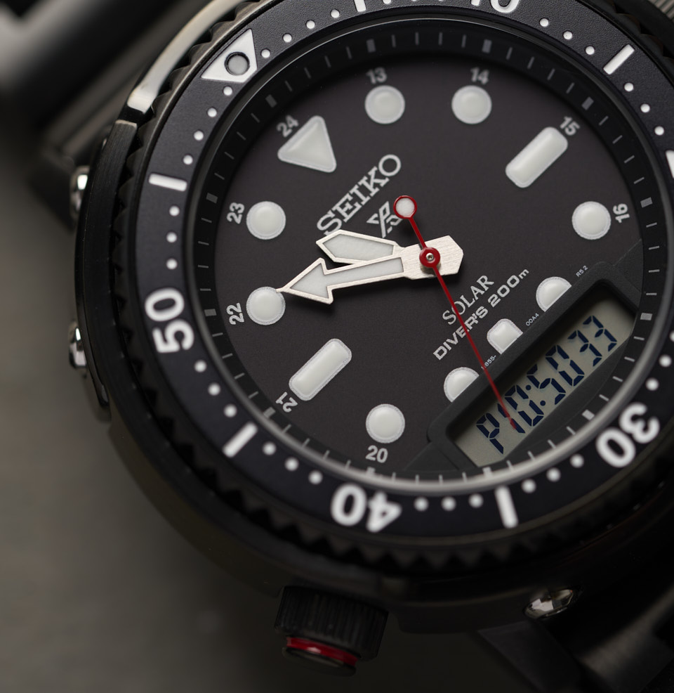 Prospex Ana-Digi Solar Diver Track a second time zone, display the time, and more