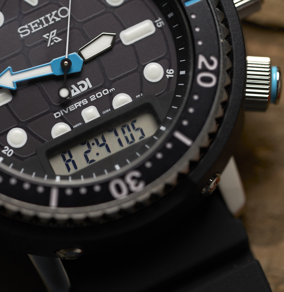 Prospex Ana-Digi Solar Diver Track a second time zone, display the time, and more