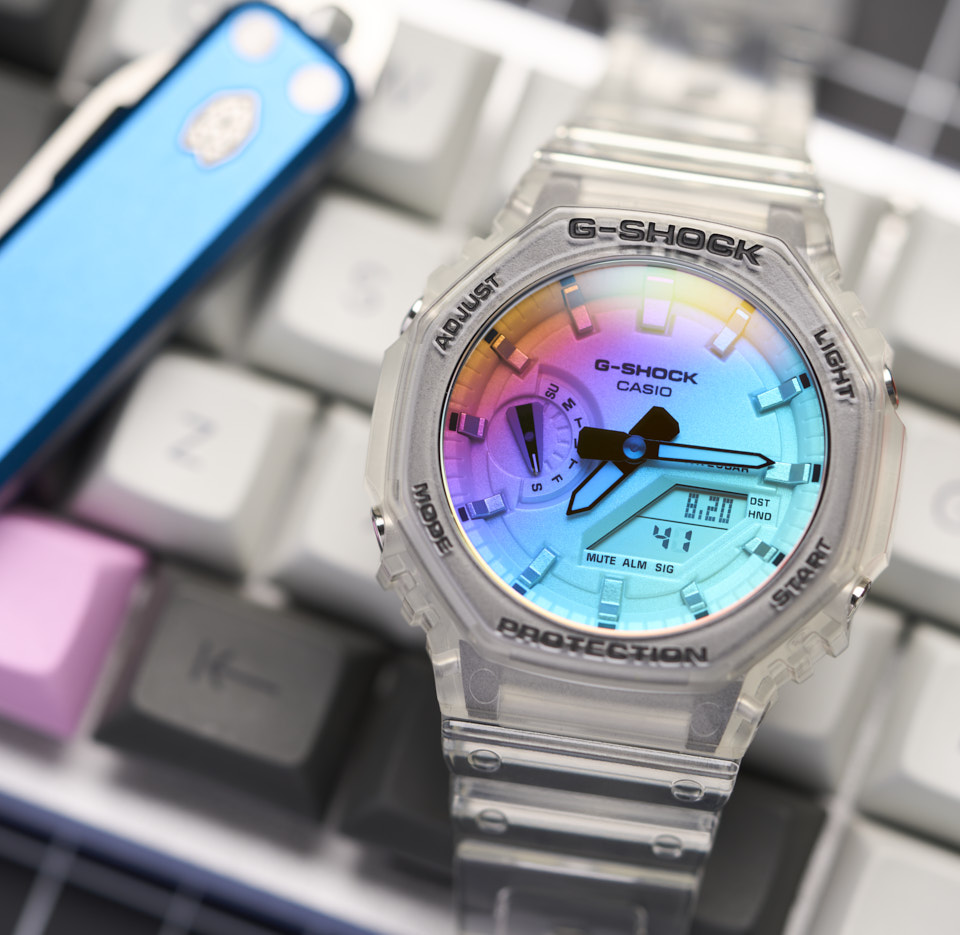 GA2100 An Octagonal clear case with a new detail