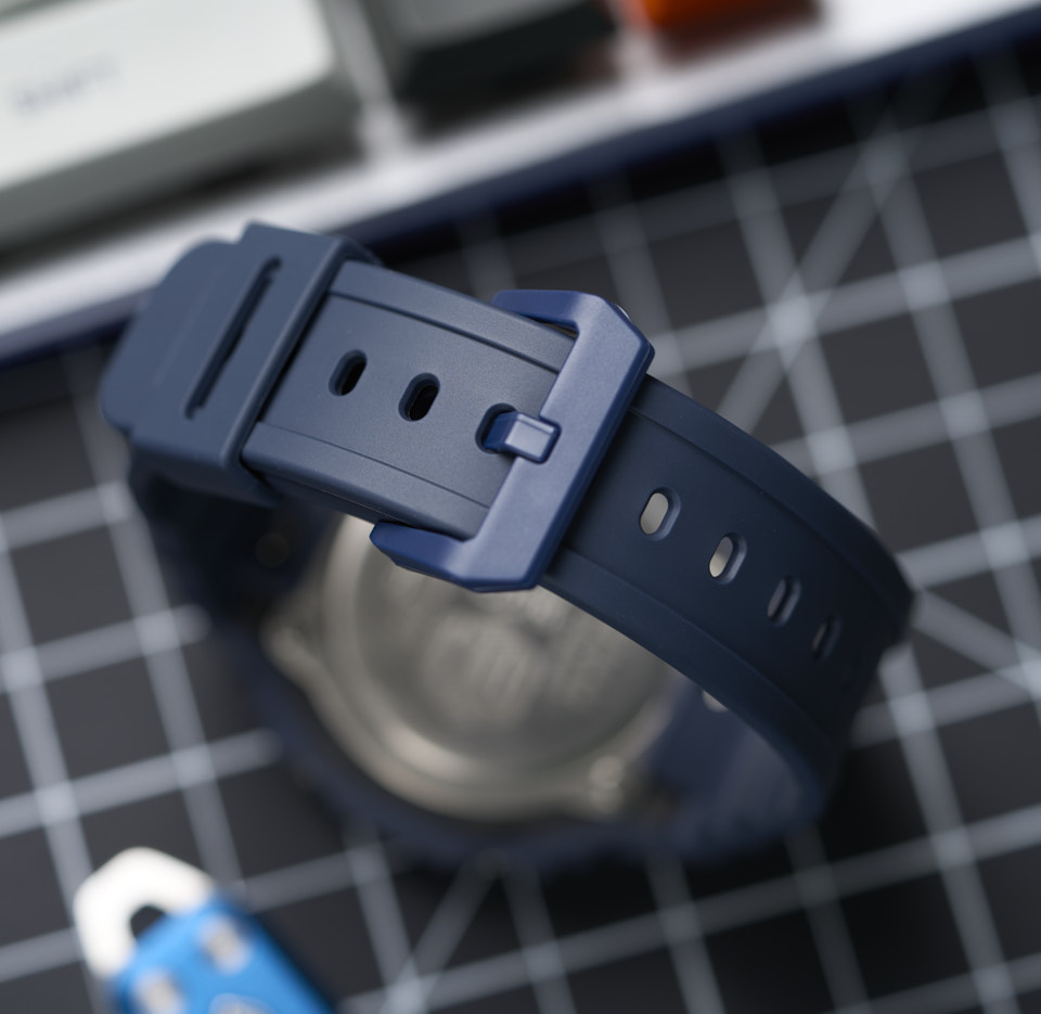 GA2100 Resin Strap