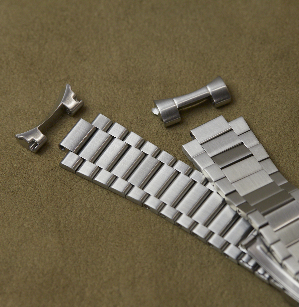 The Flat Link Bracelet Fully brushed links