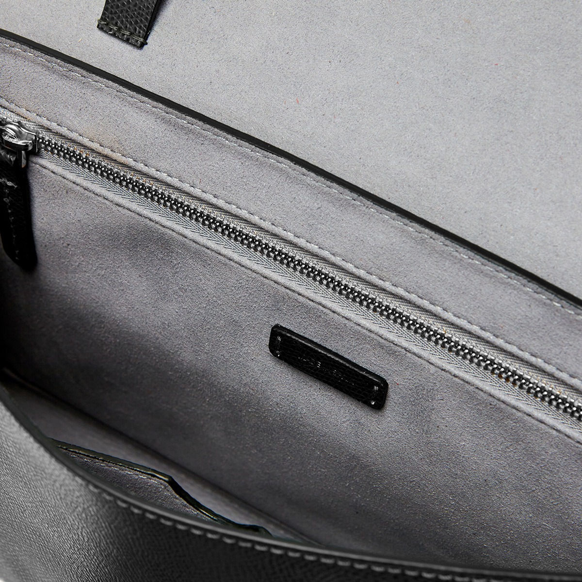 cadence shoulder bag pebbled noir interior view of zip pocket