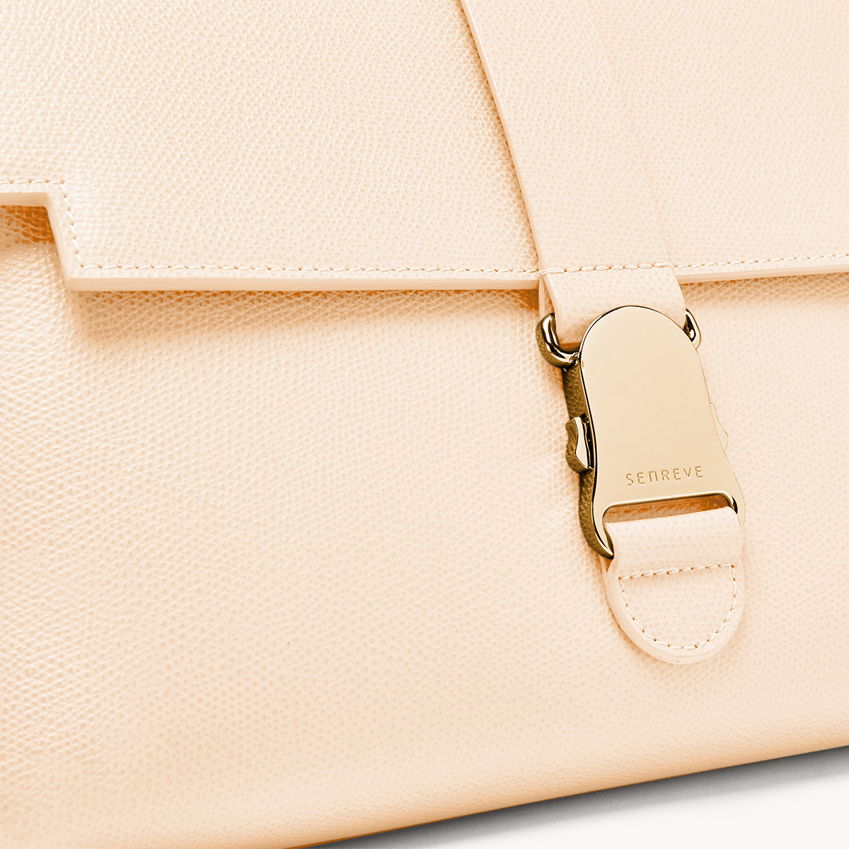 shoulder bag in light beige closeup of hardware view.