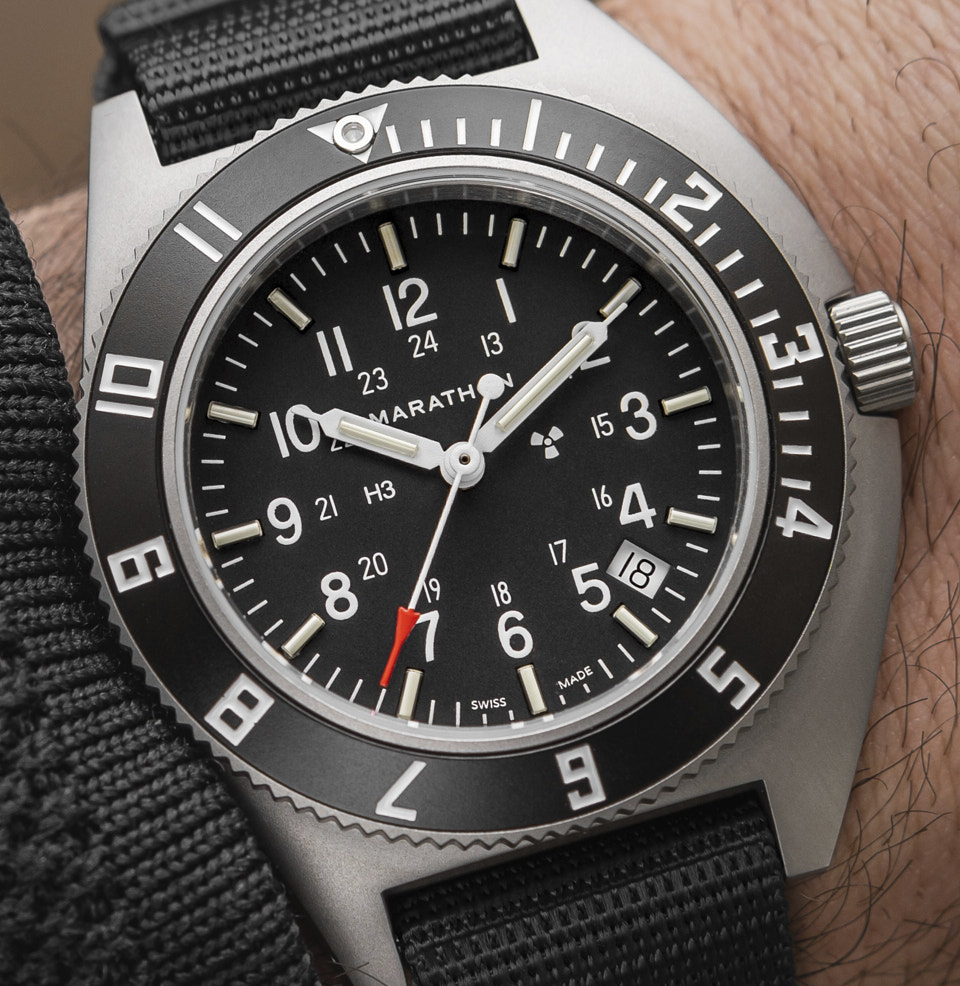 Navigator - Stainless Steel Clean, legible dial