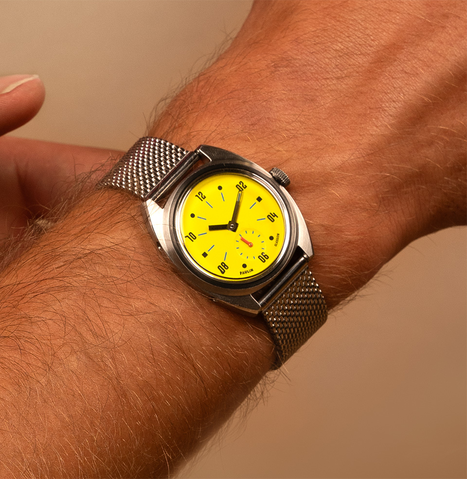 Modul Comes on a stainless steel mesh