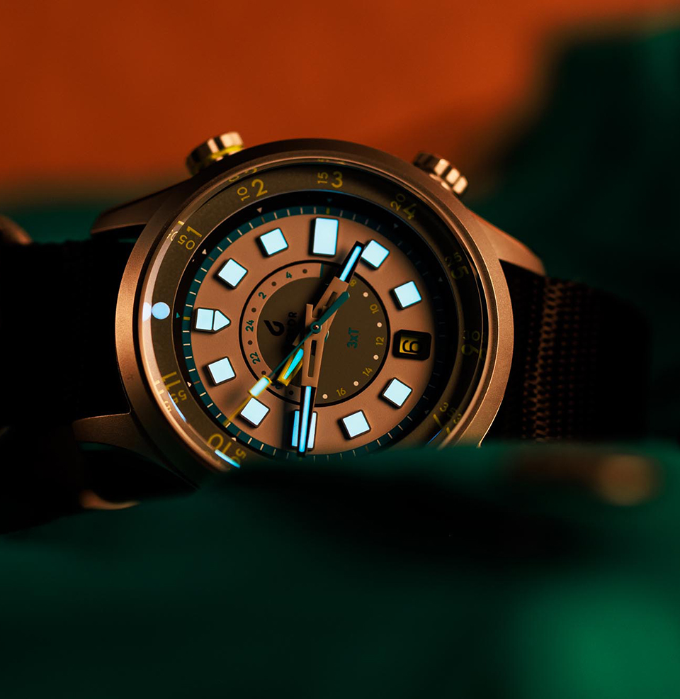 BOLDR x Worn & Wound 3xt GMT Limited Edition Large blocks of lume
