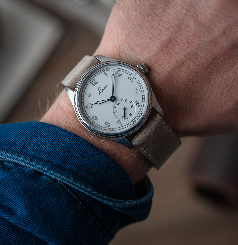 Bremerhaven / Cuxhaven 39 39mm on a 7.0” wrist