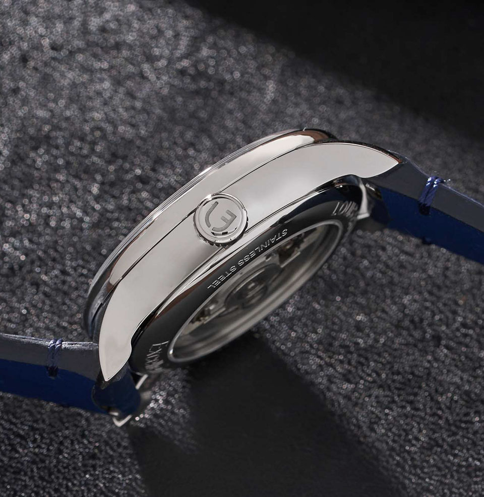 Excellence Petite Second Beautifully finished case