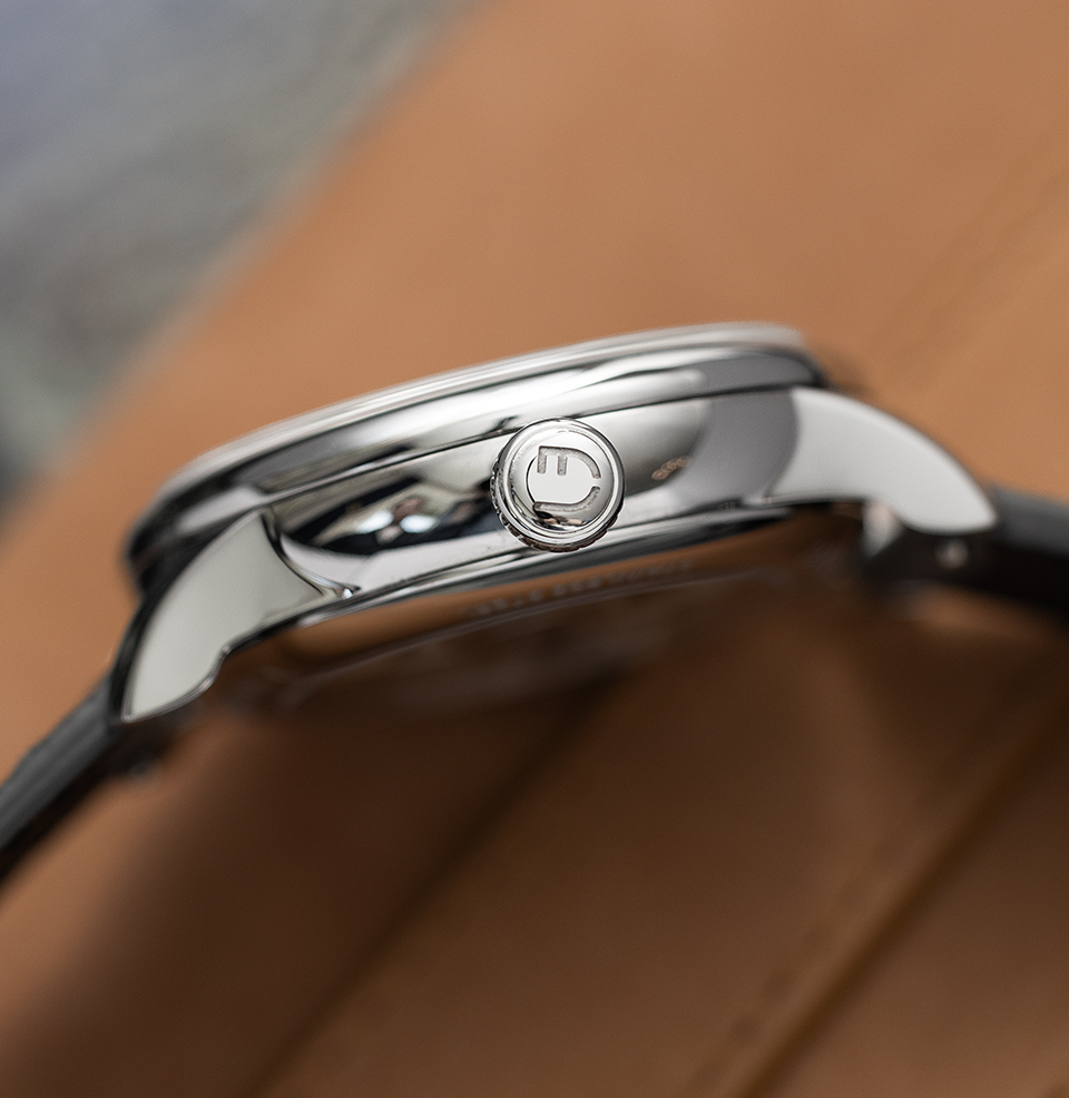 Le Régulateur Grand Feu Enamel Polished Stainless Steel Case