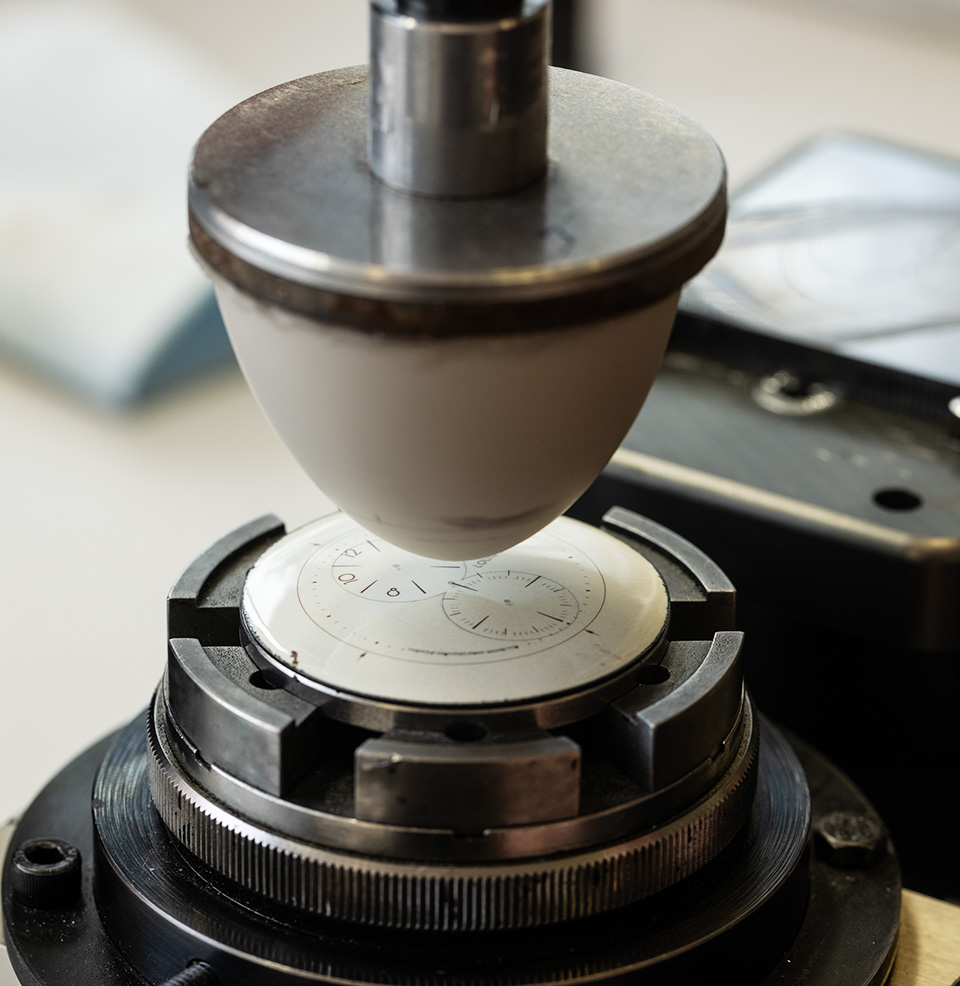 Le Régulateur Grand Feu Enamel Printed Enamel Indeces