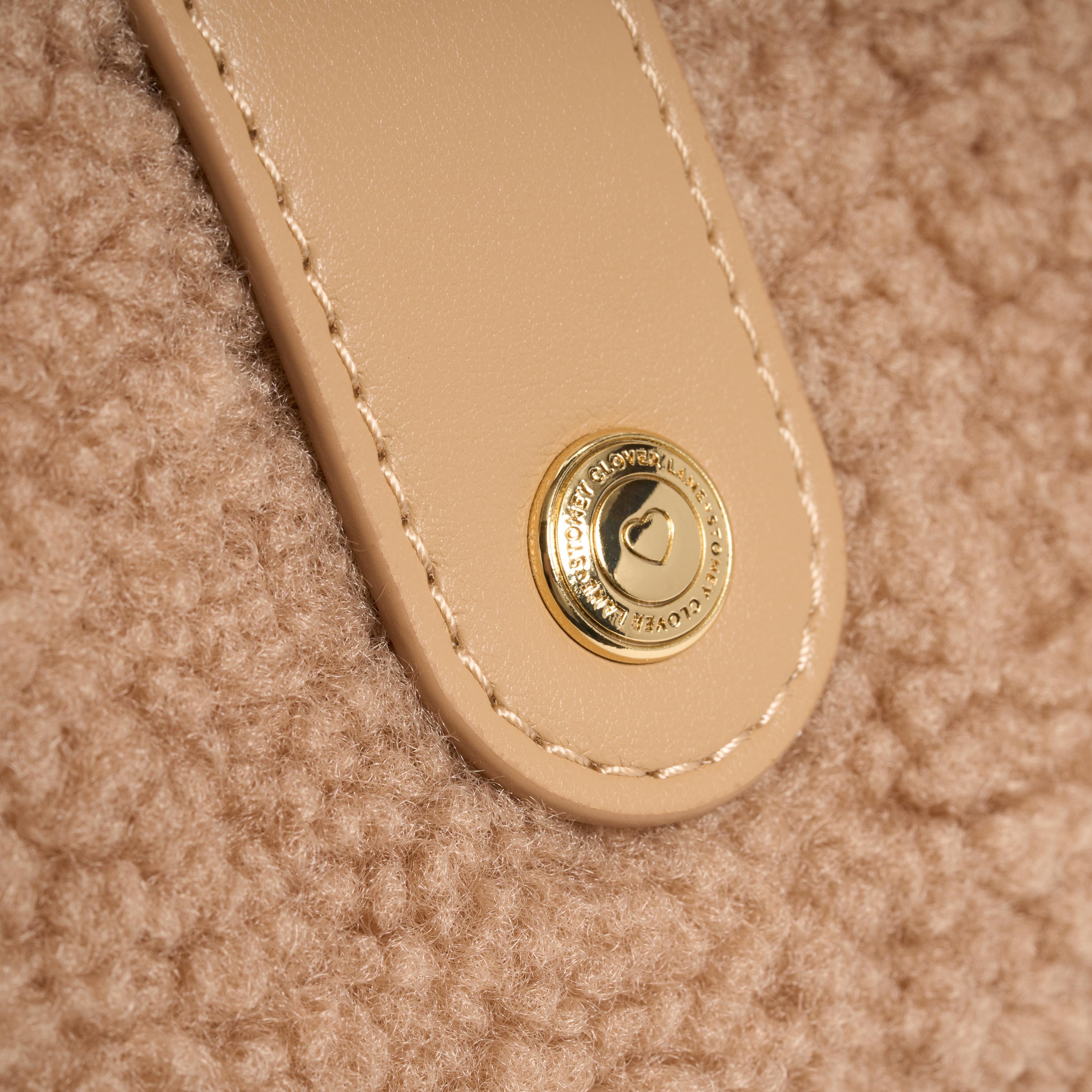 Cozy Pouchette Crossbody Bag 03