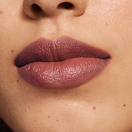 Medium model wearing Eloquent Lipstick