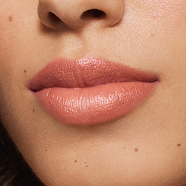 Medium model wearing Poetic Lipstick