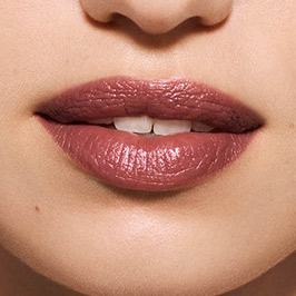 Light model wearing Eloquent Lipstick