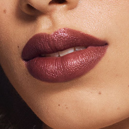 Medium model wearing Poised Lipstick
