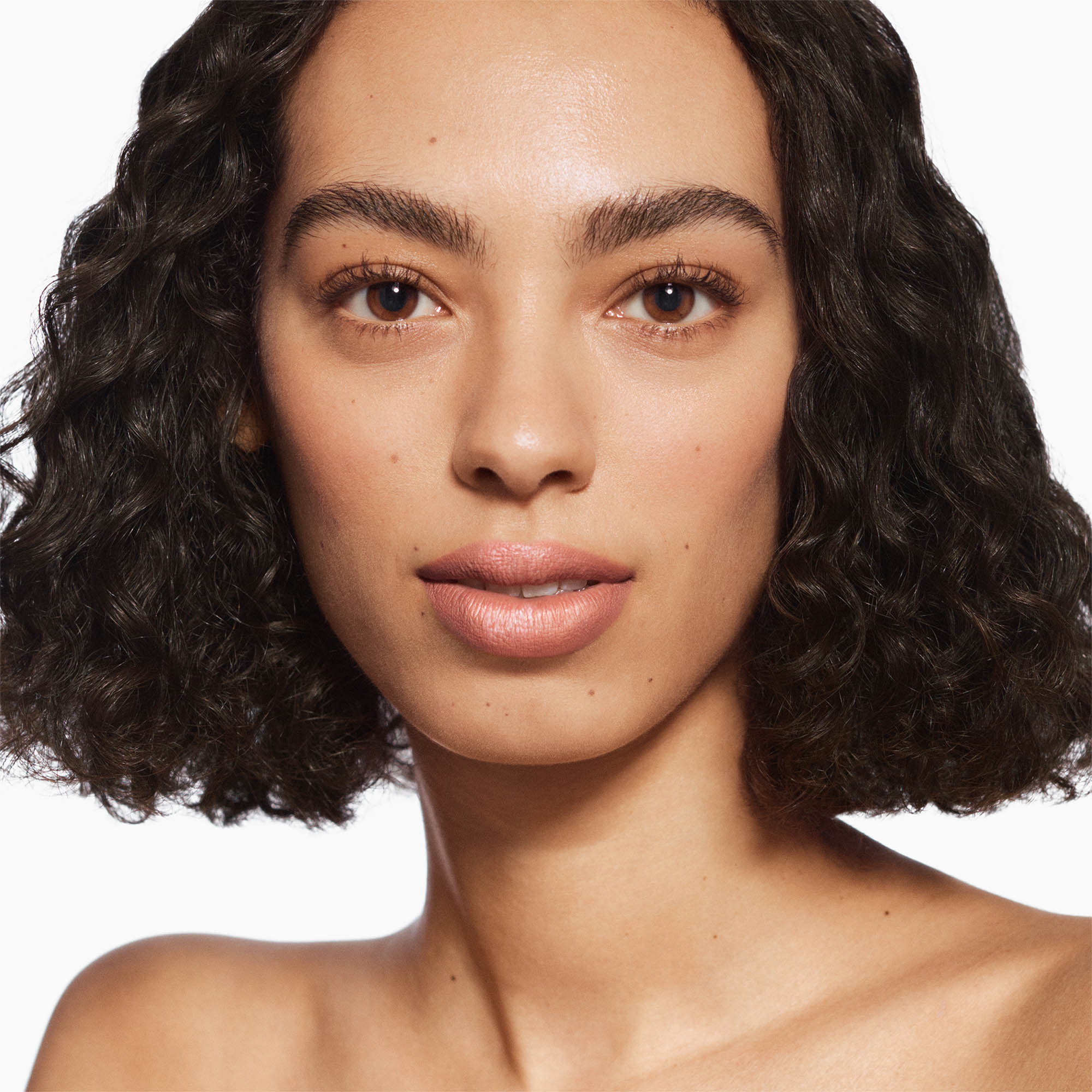 Medium model wearing shade Besotted.
