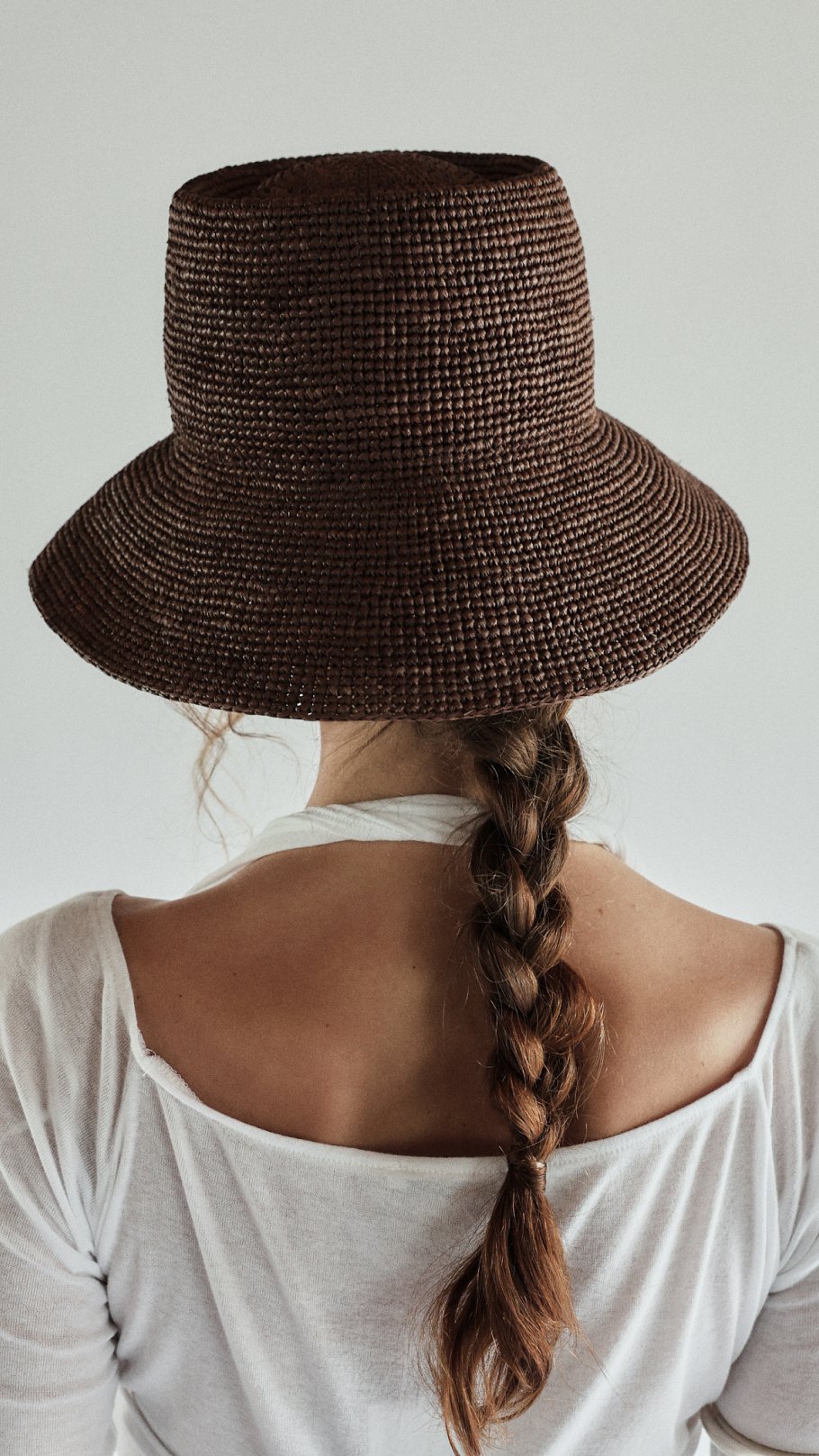 Felix Bucket - Janessa Leoné